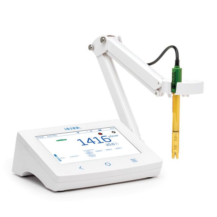 Advanced Conductivity Benchtop Meter
